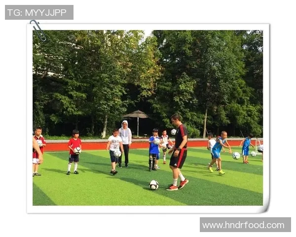 足球明星闲暇时光街头购物探秘精彩瞬间大揭秘